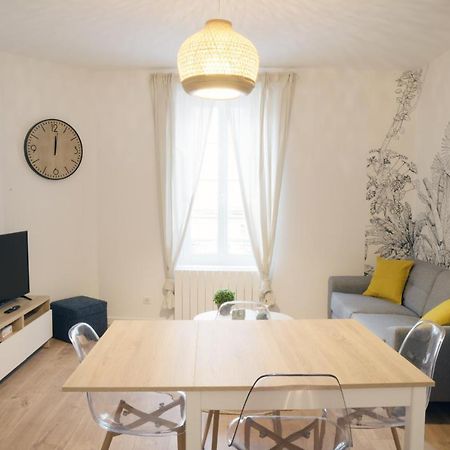 Apartamento T3 de charme situé en hyper centre avec wifi, netflix, linge, draps, savons et serviettes fournis Cognac Habitación foto